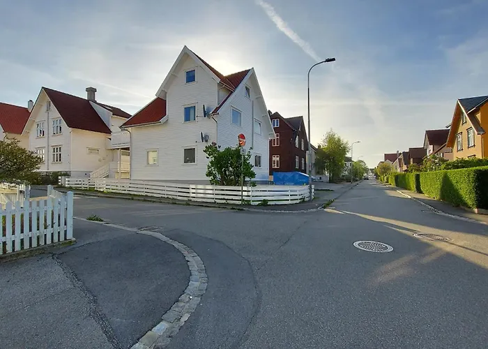 Central Modern Lyse Fjord Apartment